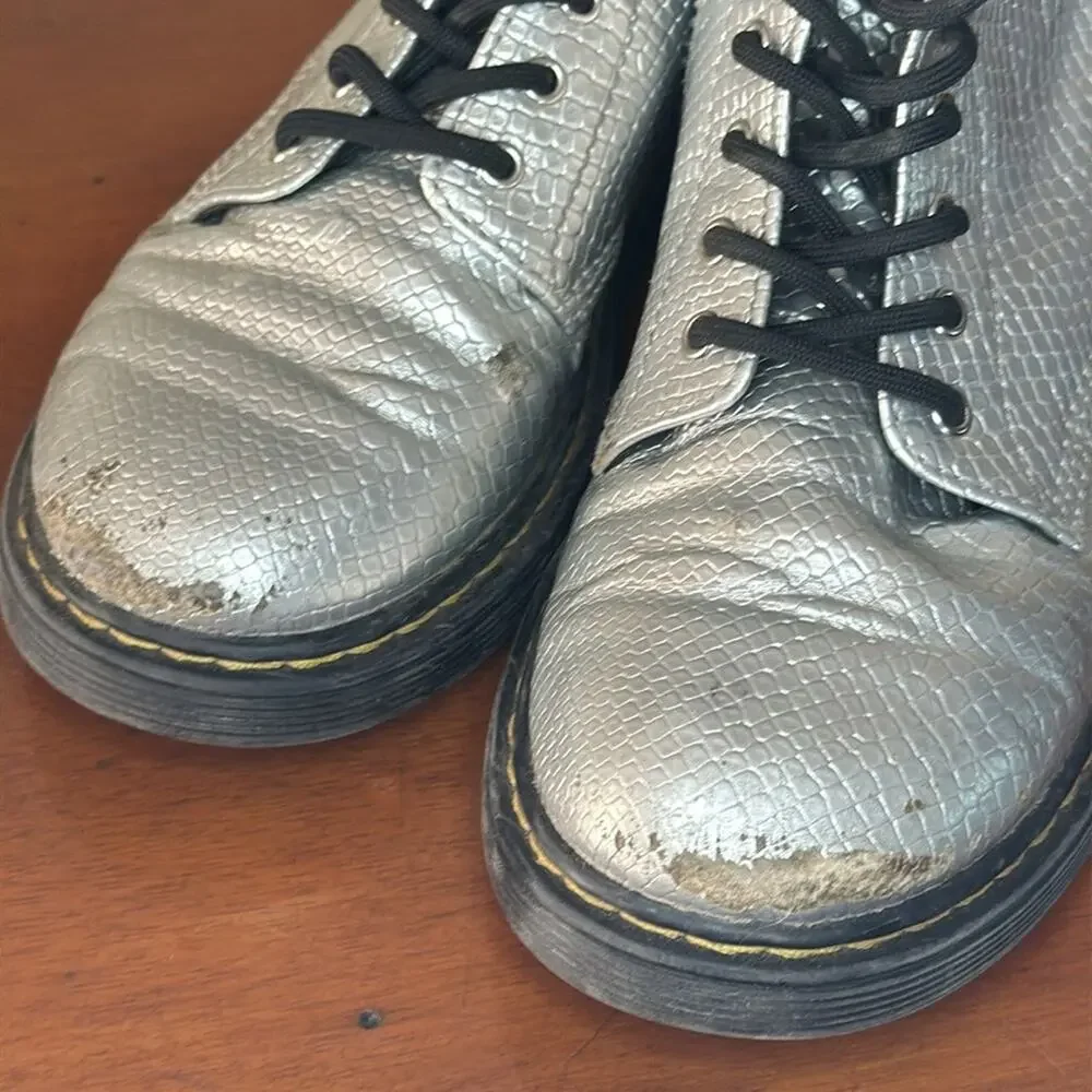 Dr.‎ Martens 1460 Reptile Emboss Lace Up Boots Youth Size 3